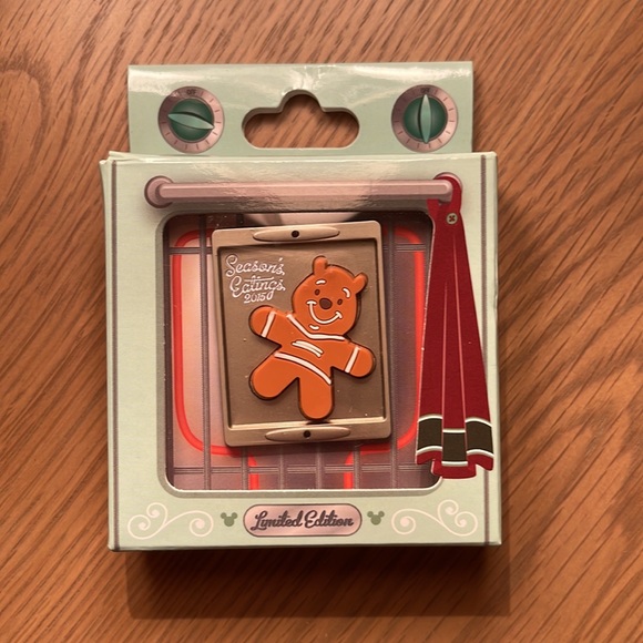 •Limited Edition• Pooh Bear Disney Pin - Picture 2 of 4